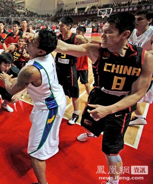 中国男篮斗殴的相关图片